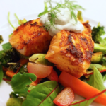 Citron- och ingefärslax med ljummen krispig sallad